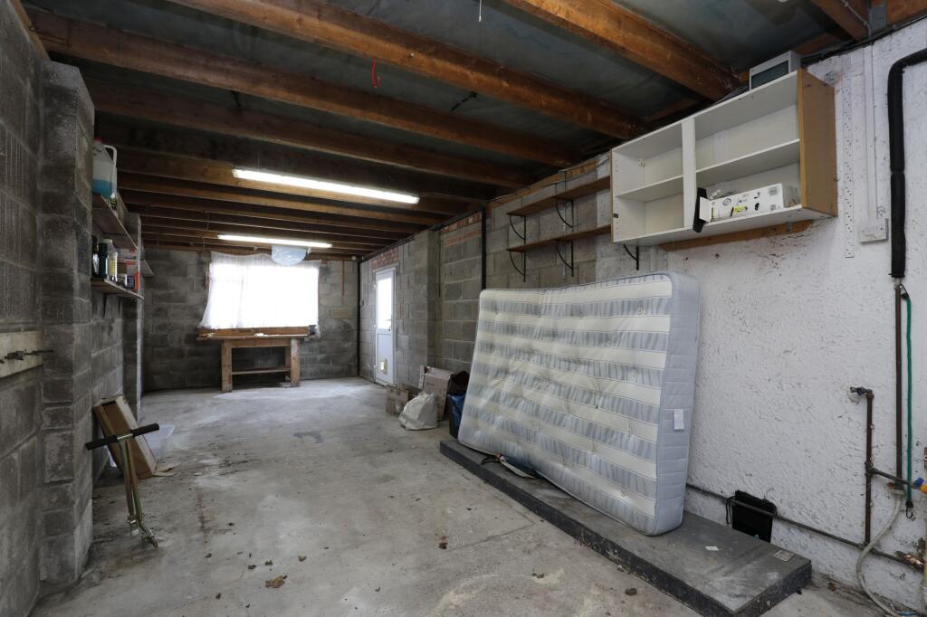 Vernon Road, Porthcawl, CF36 - Image 18