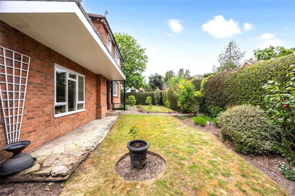 St. Georges Road, Weybridge, Surrey, KT13 - Image 14