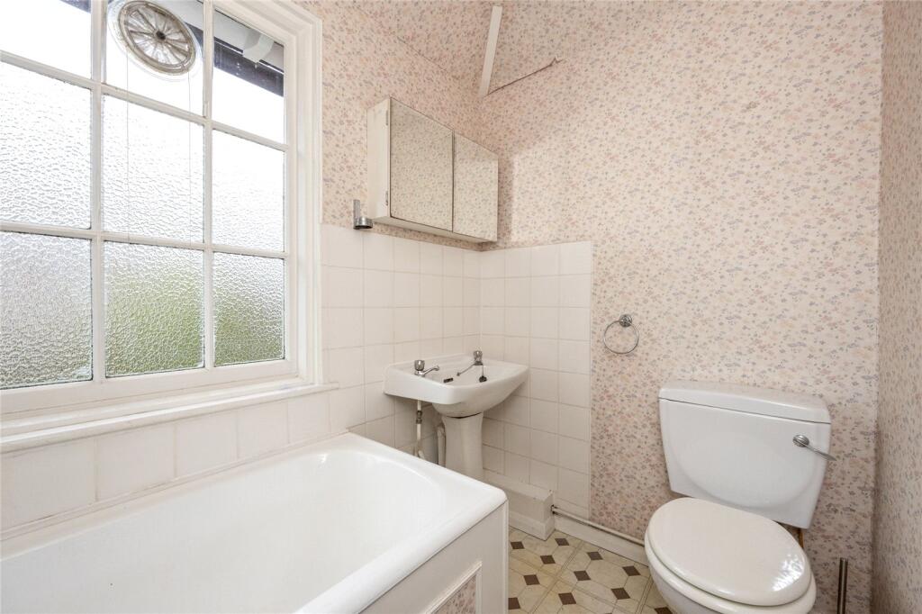 St. Georges Road, Weybridge, Surrey, KT13 - Image 16