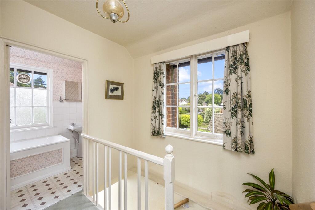 St. Georges Road, Weybridge, Surrey, KT13 - Image 9
