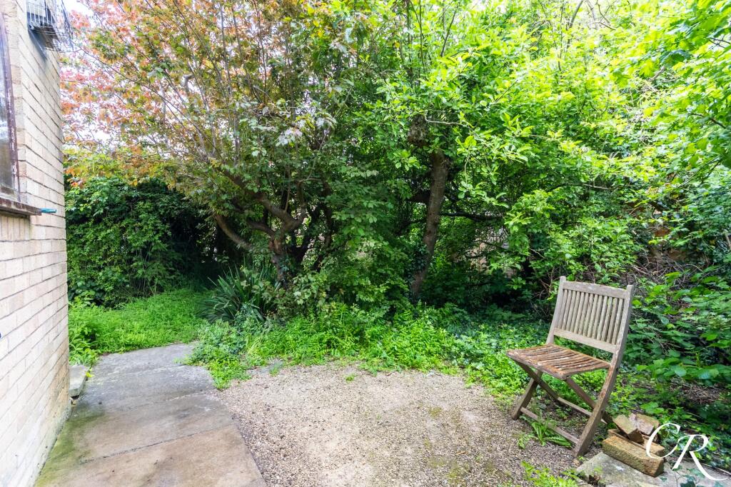 Springfield Close, The Reddings - Image 10