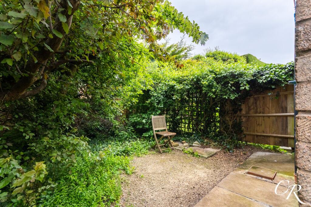 Springfield Close, The Reddings - Image 4