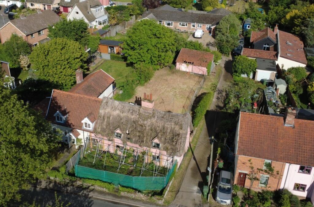 Pear Tree Cottage, Garboldisham Road, East Harling, Norwich, Norfolk NR16 2PT - Image 2