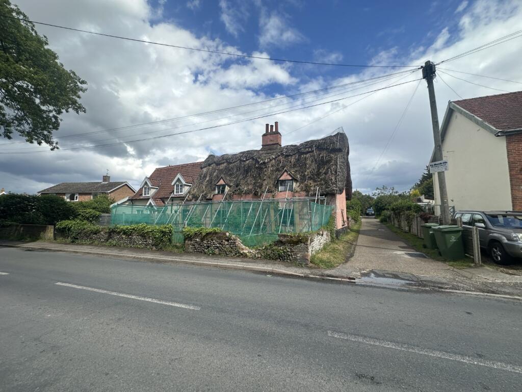 Pear Tree Cottage, Garboldisham Road, East Harling, Norwich, Norfolk NR16 2PT - Image 3