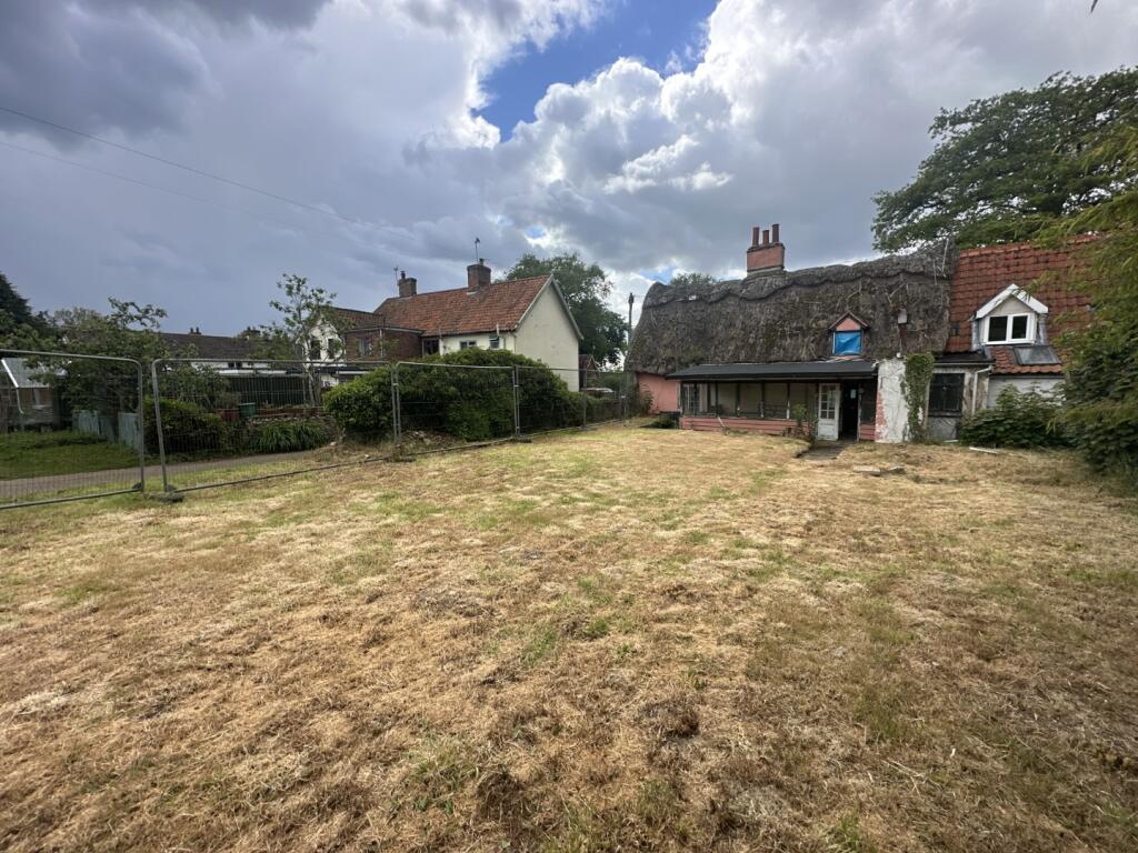 Pear Tree Cottage, Garboldisham Road, East Harling, Norwich, Norfolk NR16 2PT - Image 8