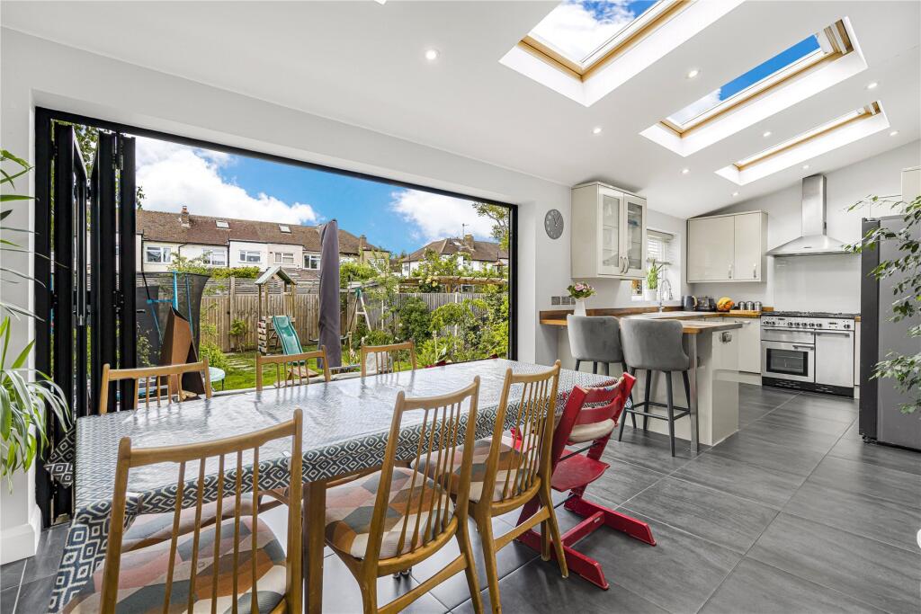 Rosemary Avenue, West Molesey, Surrey, KT8 - Image 2