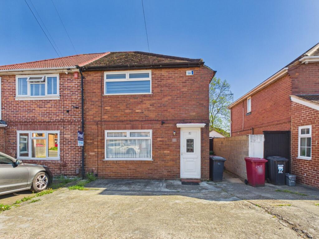 Norfolk Avenue, Slough, Berkshire, SL1 - Image 1