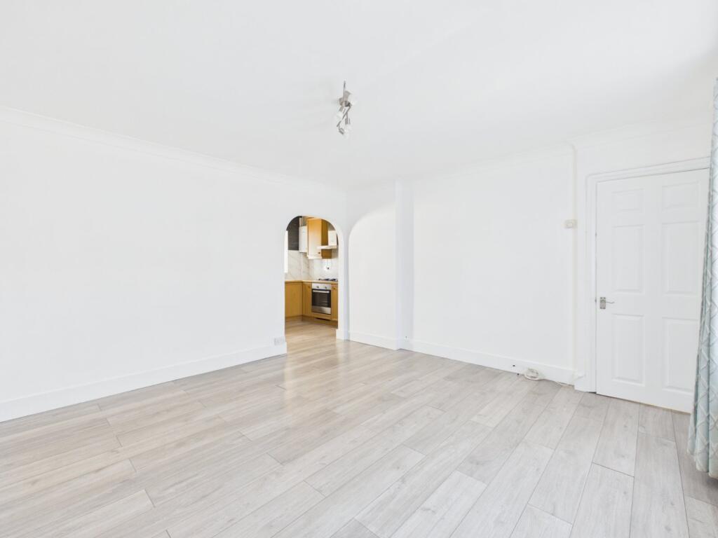 Norfolk Avenue, Slough, Berkshire, SL1 - Image 9