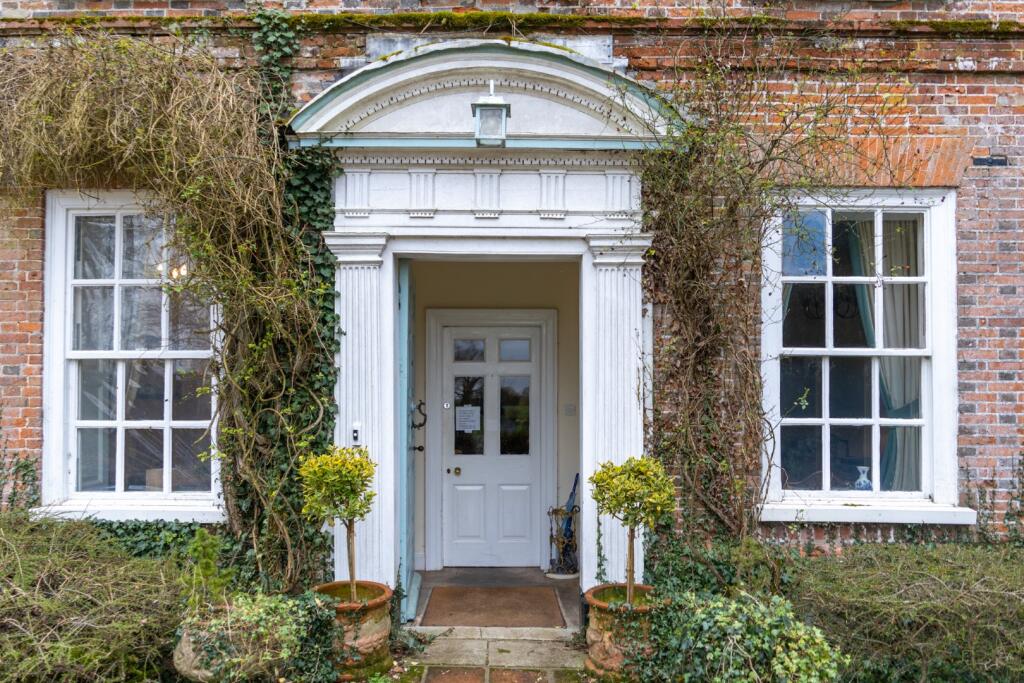 Mangreen Hall North, Mangreen, Swardeston, Norwich, Norfolk NR14 8DD - Image 3