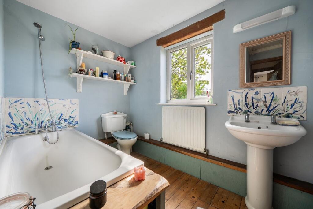 Hay Lane, Horsley, GL6 - Image 12