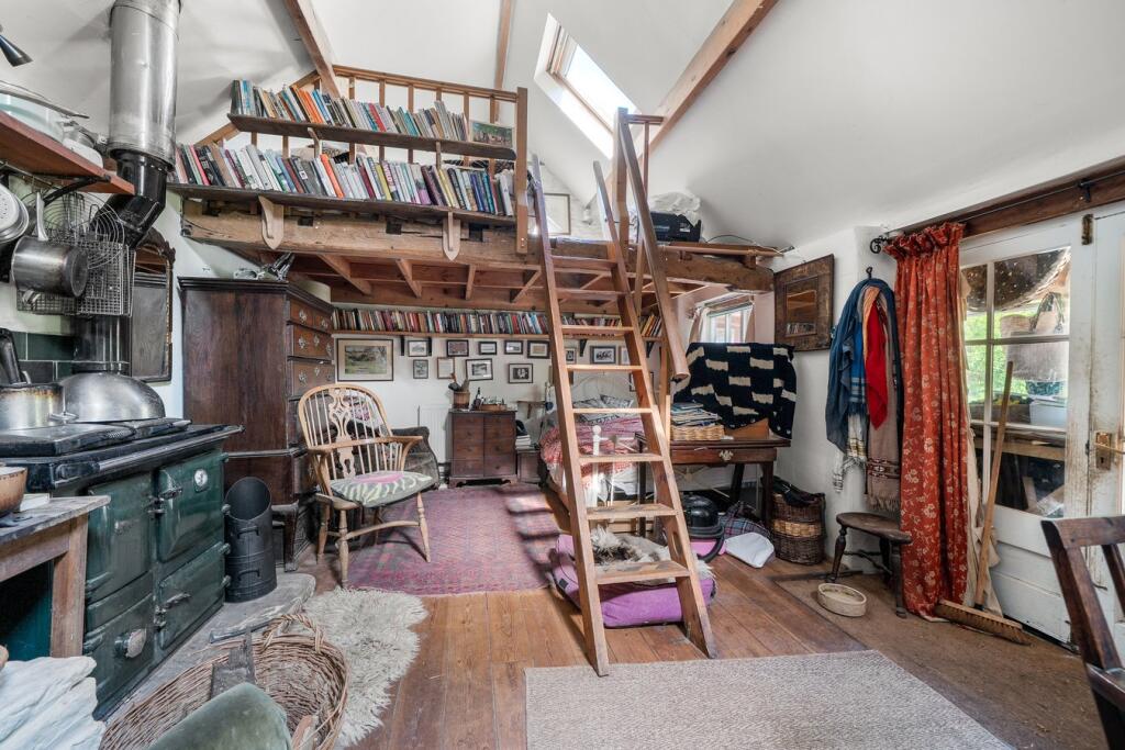 Hay Lane, Horsley, GL6 - Image 17