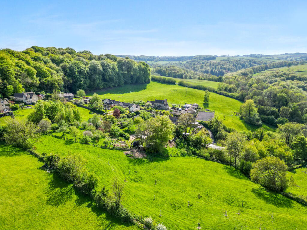 Hay Lane, Horsley, GL6 - Image 3