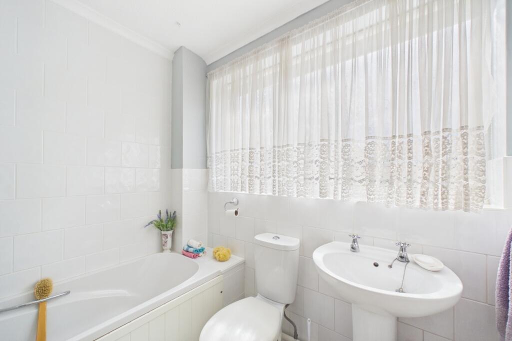 Camberton Road, Linslade, LU7 - Image 10