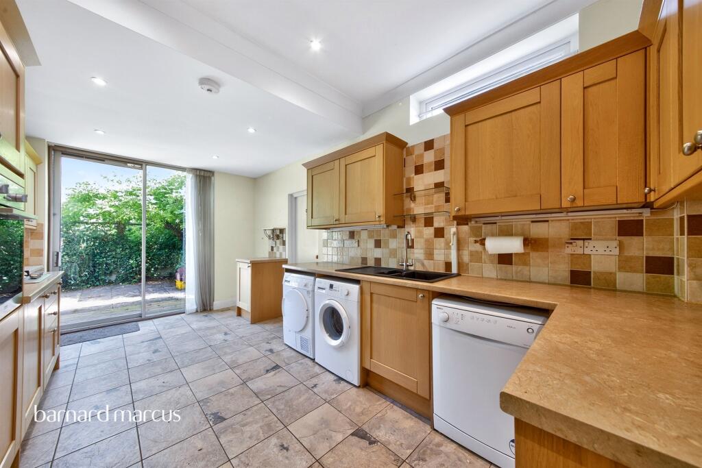 Valley Avenue, London - Image 7