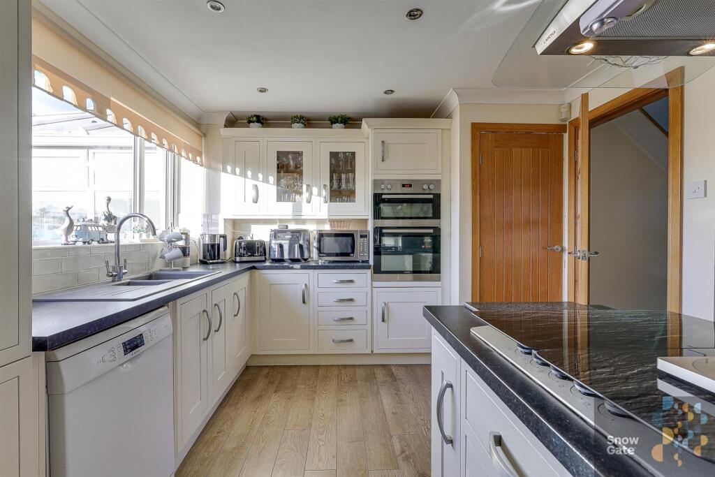 Lodge Drive, Mirfield - Image 4