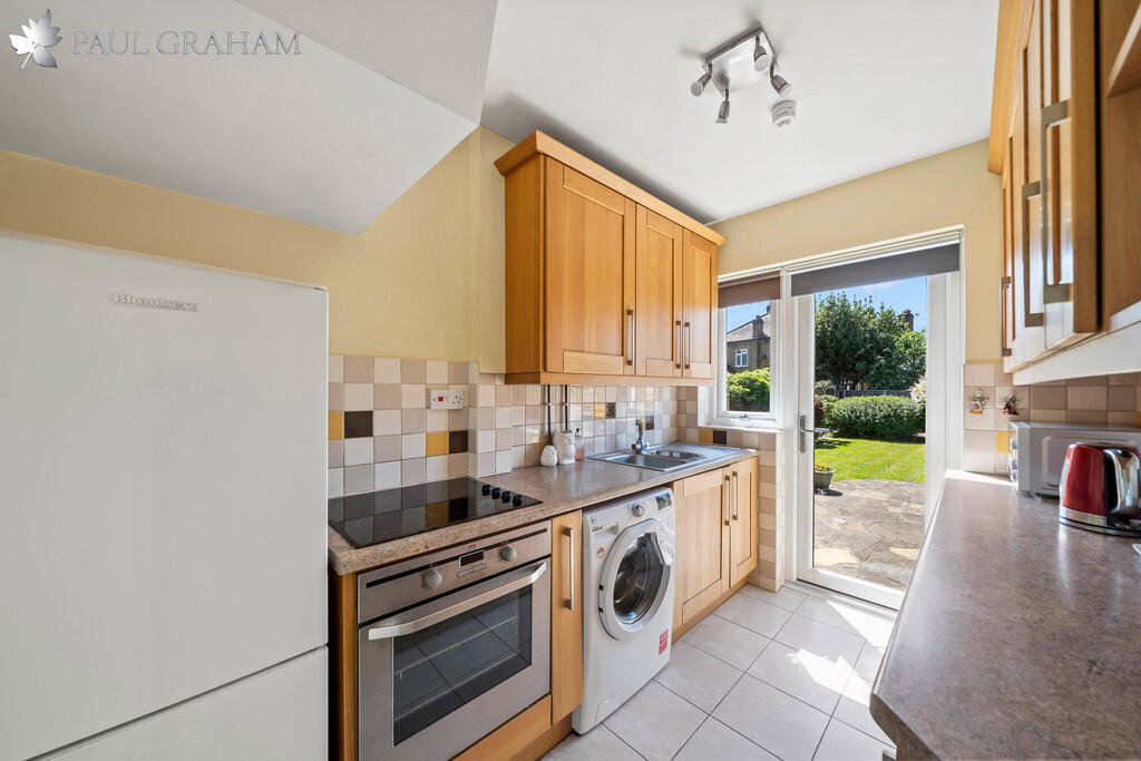 London Road, Wallington - Image 5
