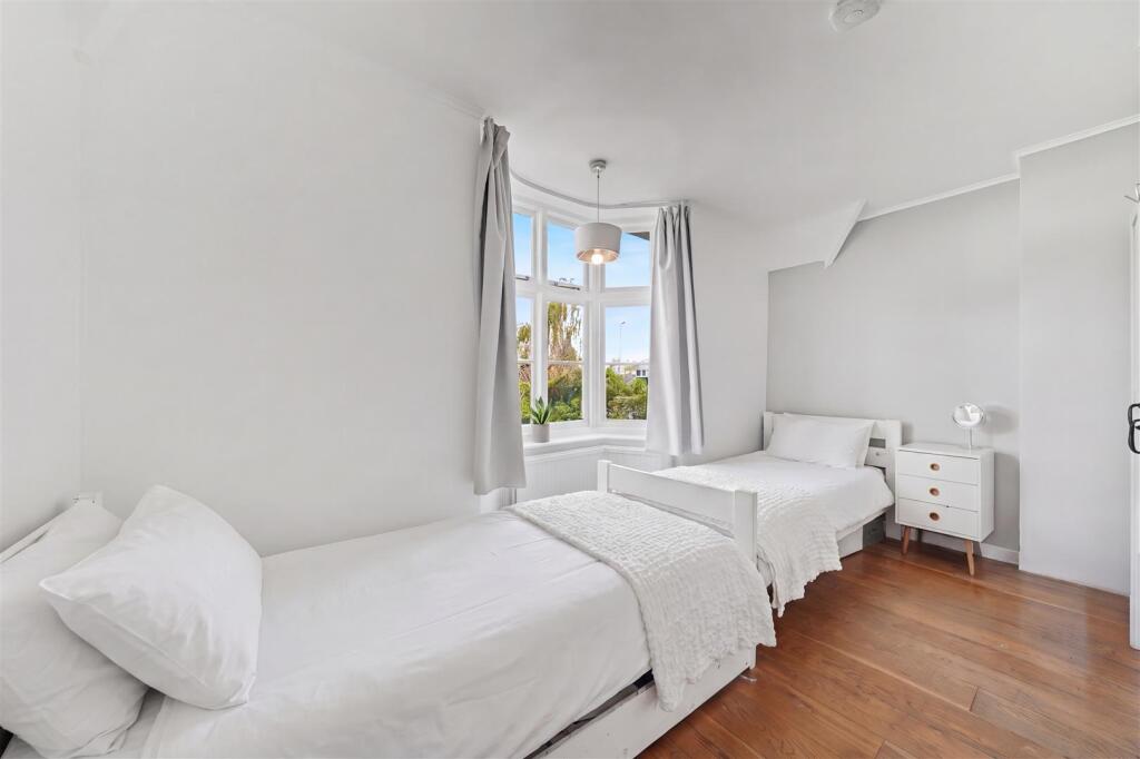 Creswick Walk, London, NW11 - Image 10