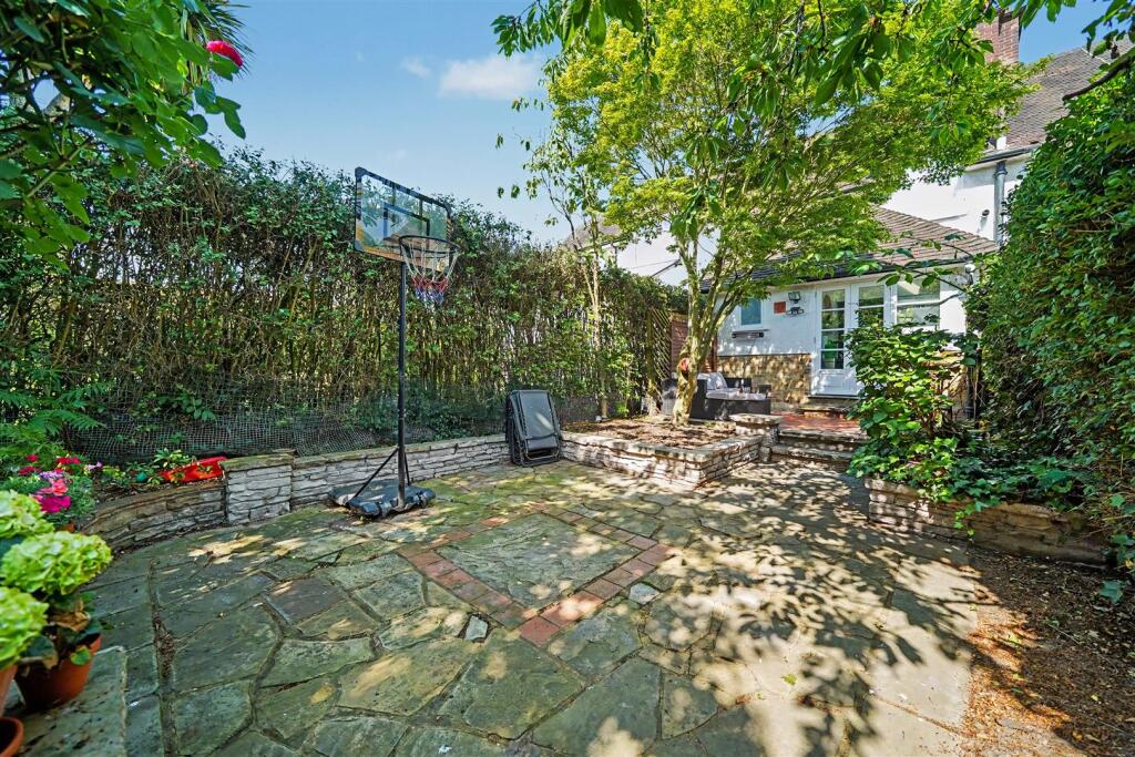 Creswick Walk, London, NW11 - Image 8
