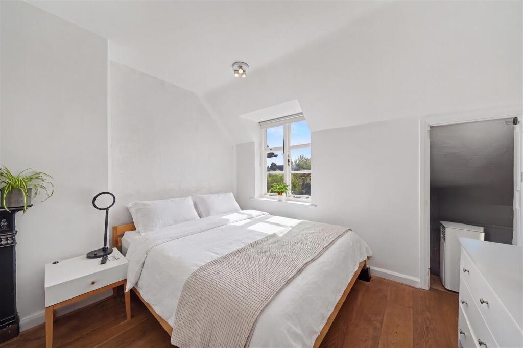 Creswick Walk, London, NW11 - Image 9