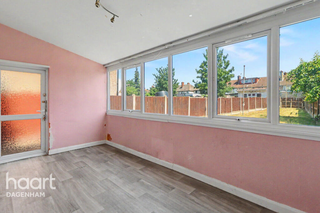 74 Review Road, Dagenham RM10 9DH - Image 3