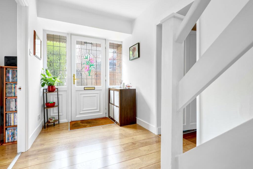Barley Ponds Road, Ware, SG12 - Image 2