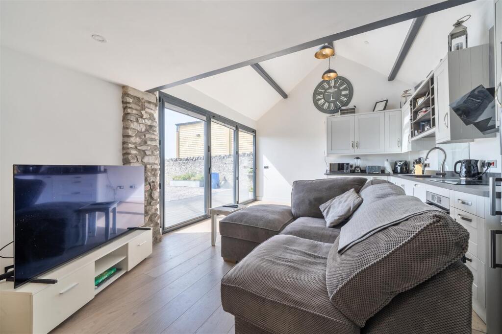 Detached one bedroom barn conversion with further detached barn and circa 11 acres of land in Pilning - Image 2