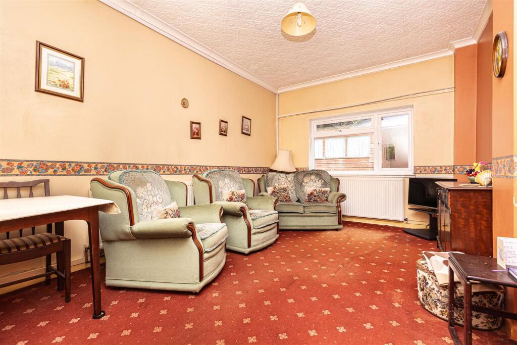 Garden Flat, Stourwood Avenue, Southbourne BH6 3PN - Image 2