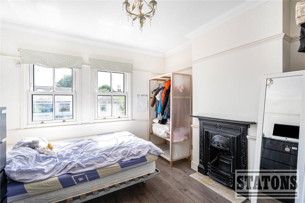 Hutton Grove, Woodside Park, London, N12 - Image 11