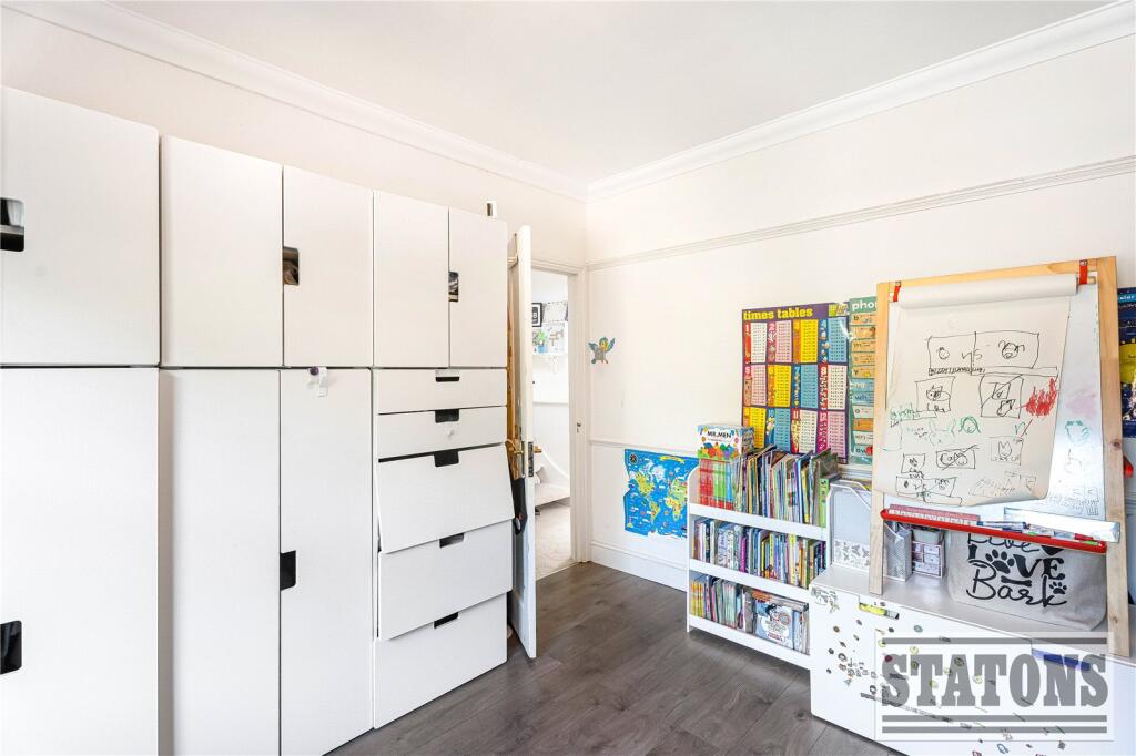 Hutton Grove, Woodside Park, London, N12 - Image 13