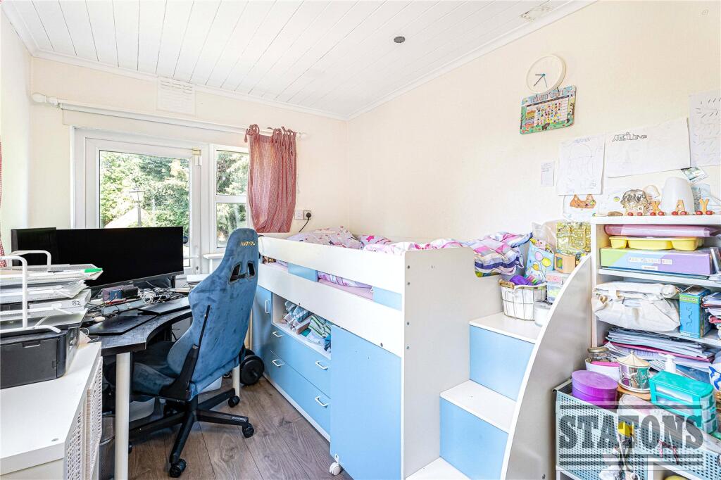 Hutton Grove, Woodside Park, London, N12 - Image 14