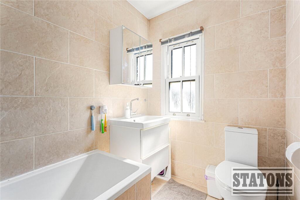 Hutton Grove, Woodside Park, London, N12 - Image 15