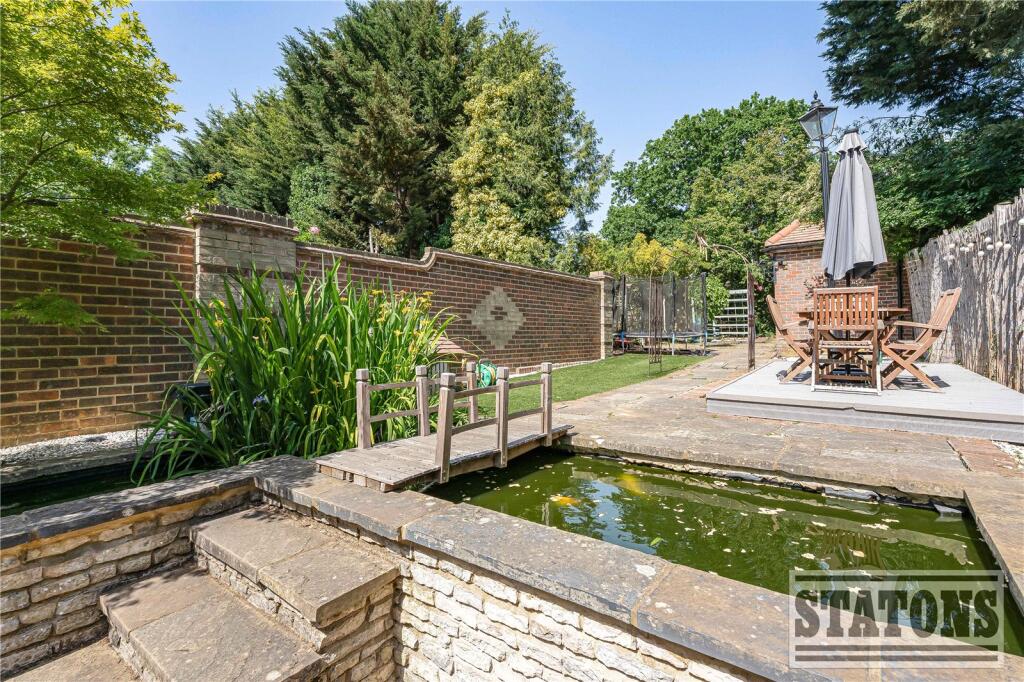 Hutton Grove, Woodside Park, London, N12 - Image 17