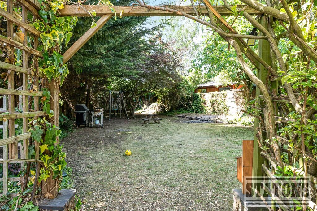 Hutton Grove, Woodside Park, London, N12 - Image 18