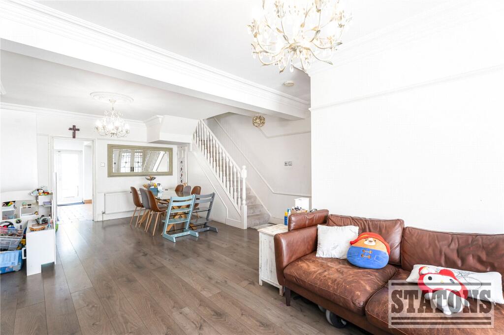 Hutton Grove, Woodside Park, London, N12 - Image 2