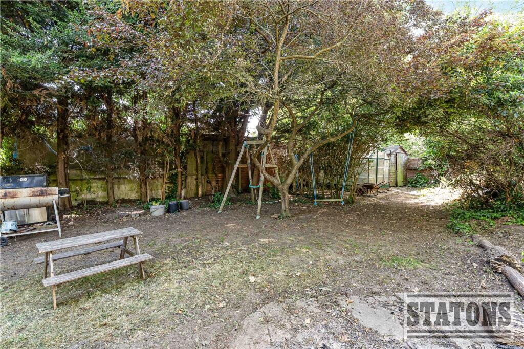 Hutton Grove, Woodside Park, London, N12 - Image 20