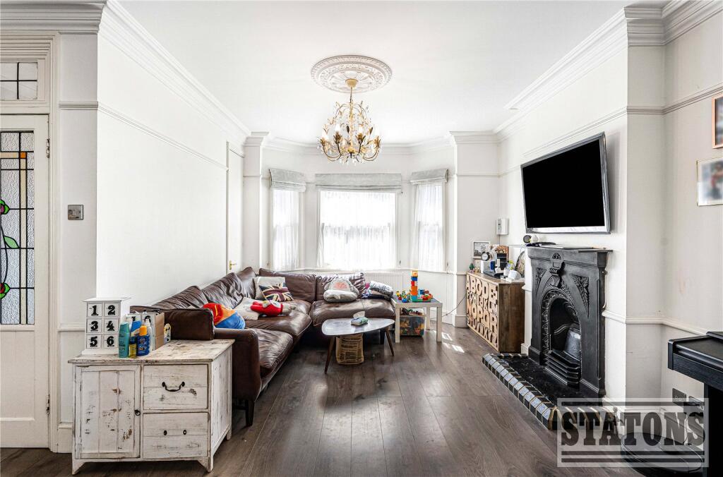 Hutton Grove, Woodside Park, London, N12 - Image 4