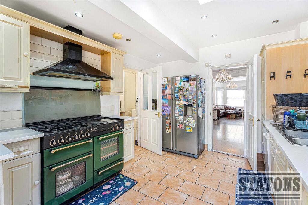 Hutton Grove, Woodside Park, London, N12 - Image 6