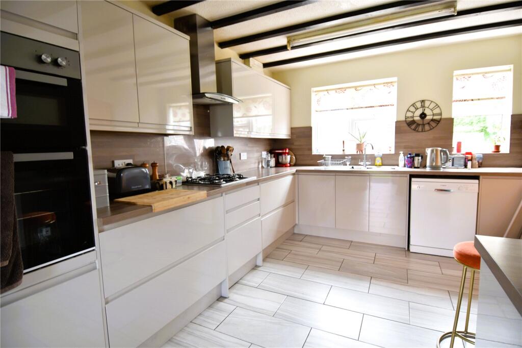 Wharfedale Crescent, Droitwich, Worcestershire, WR9 - Image 3