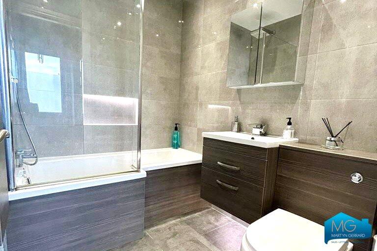 Woodhouse Road, London, N12 - Image 4