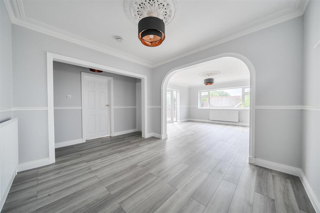 Holly Hill Lane, Sarisbury Green, Southampton - Image 3