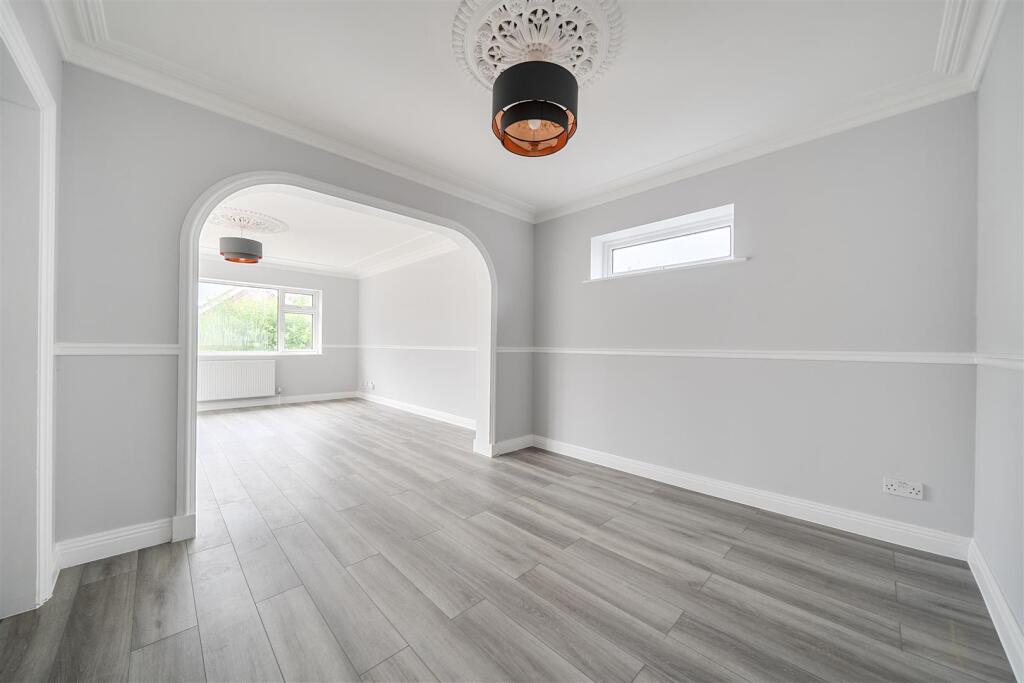 Holly Hill Lane, Sarisbury Green, Southampton - Image 7