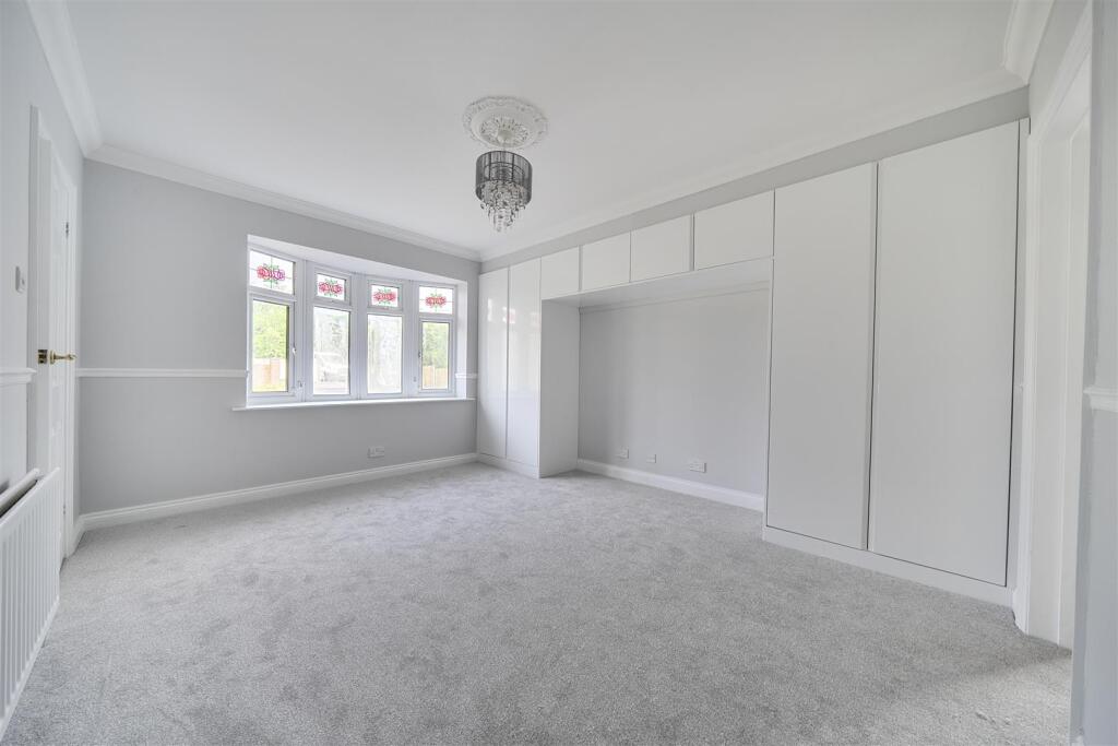 Holly Hill Lane, Sarisbury Green, Southampton - Image 9
