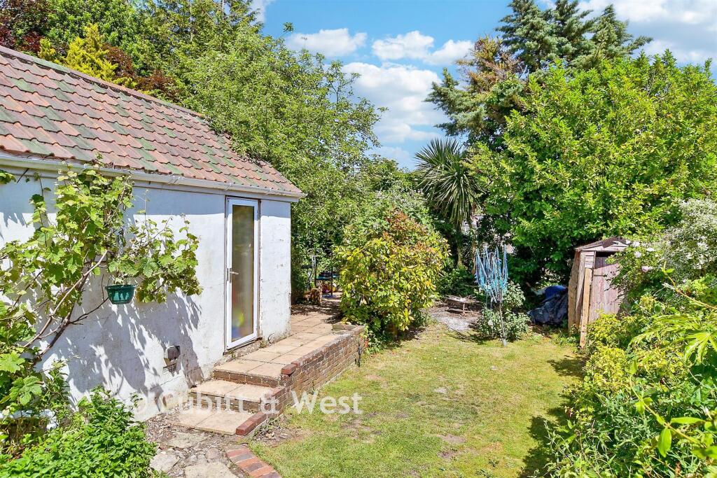 Eskbank Avenue, Brighton, East Sussex - Image 2