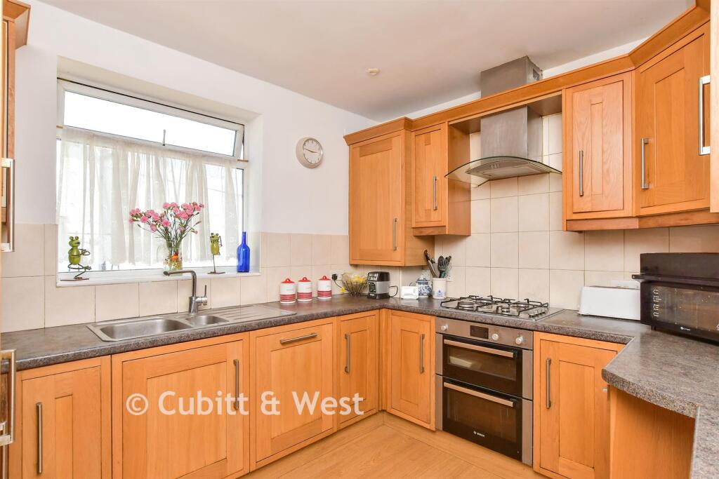 Eskbank Avenue, Brighton, East Sussex - Image 4