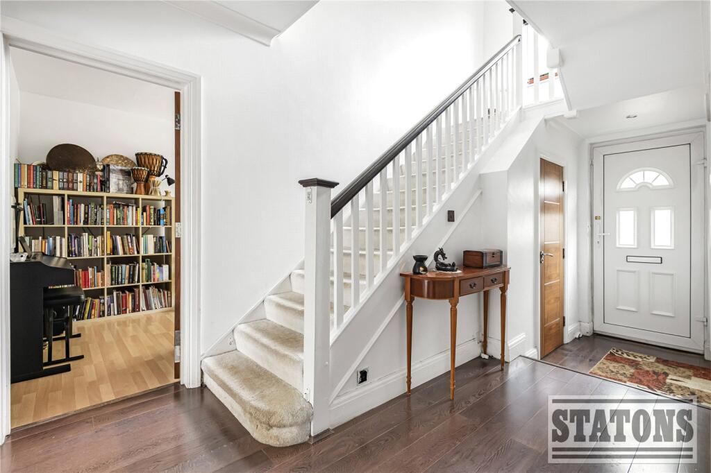 Mymms Drive, Brookmans Park, Hertfordshire, AL9 - Image 2