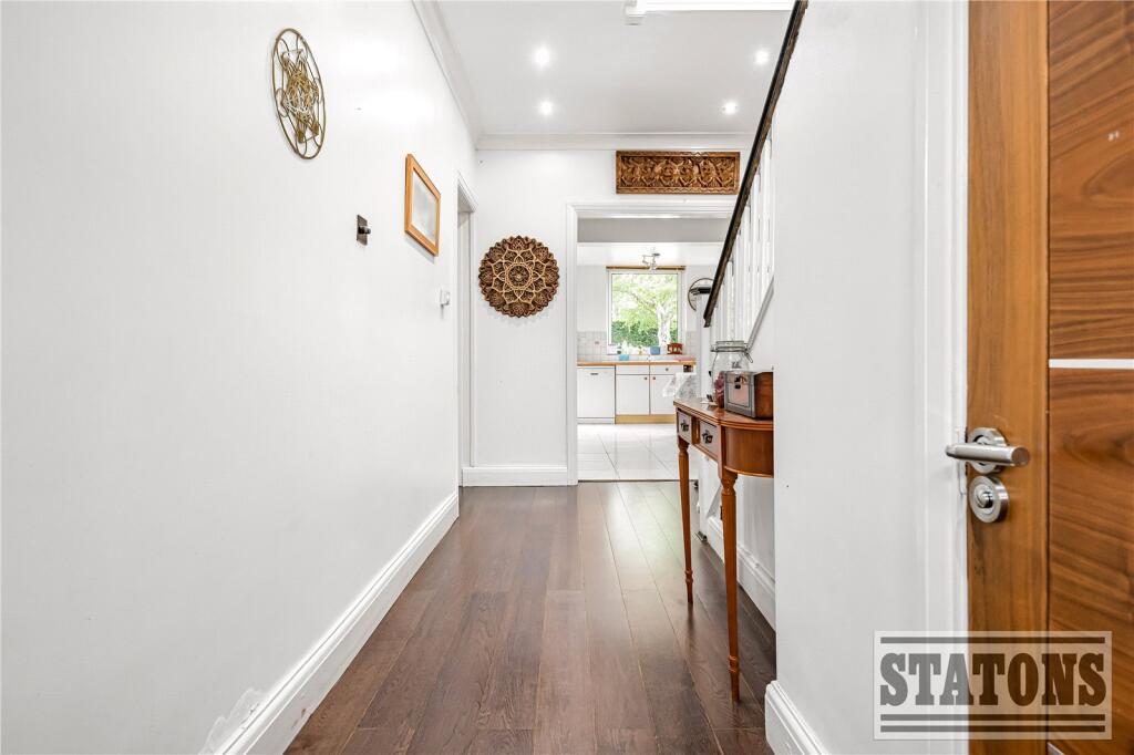 Mymms Drive, Brookmans Park, Hertfordshire, AL9 - Image 3