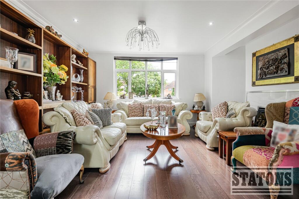 Mymms Drive, Brookmans Park, Hertfordshire, AL9 - Image 4