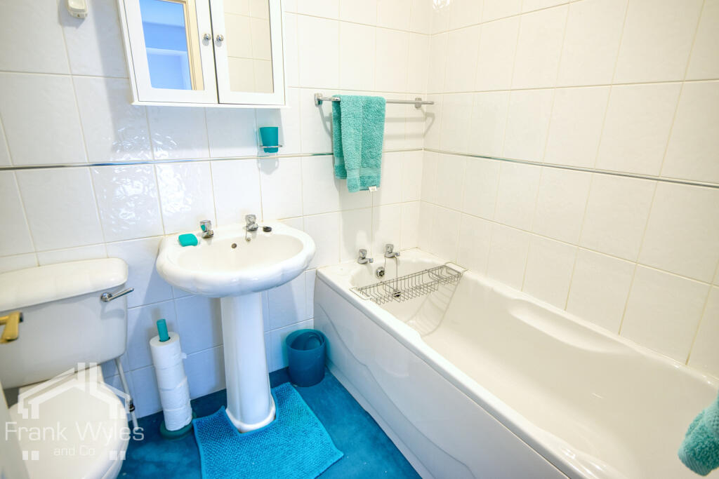 Hall Park Drive, Lytham - Image 11