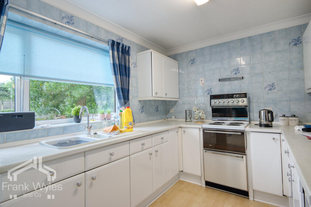 Hall Park Drive, Lytham - Image 4