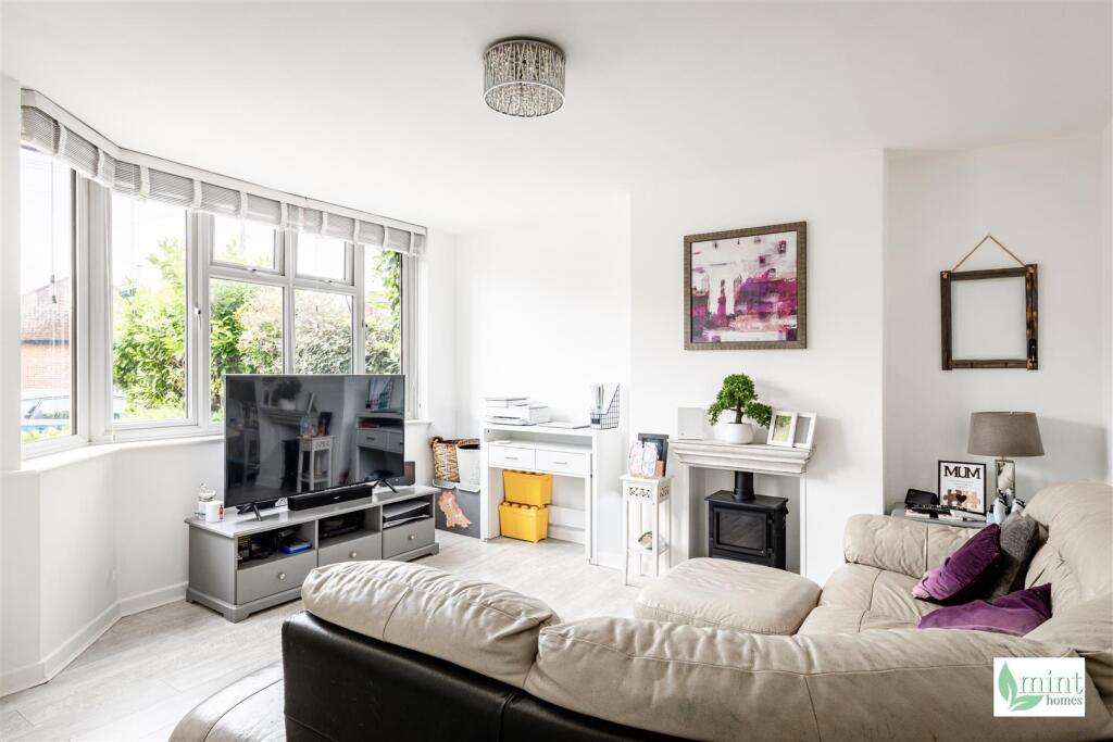 Shakespeare Road, Addlestone - Image 2